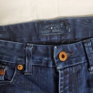 Lucky Brand Jeans. Size 2. Medium wash. Mid rise